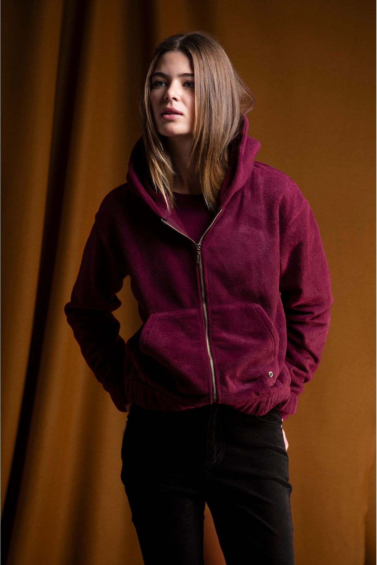 CASACO POLAR COM CAPUZ