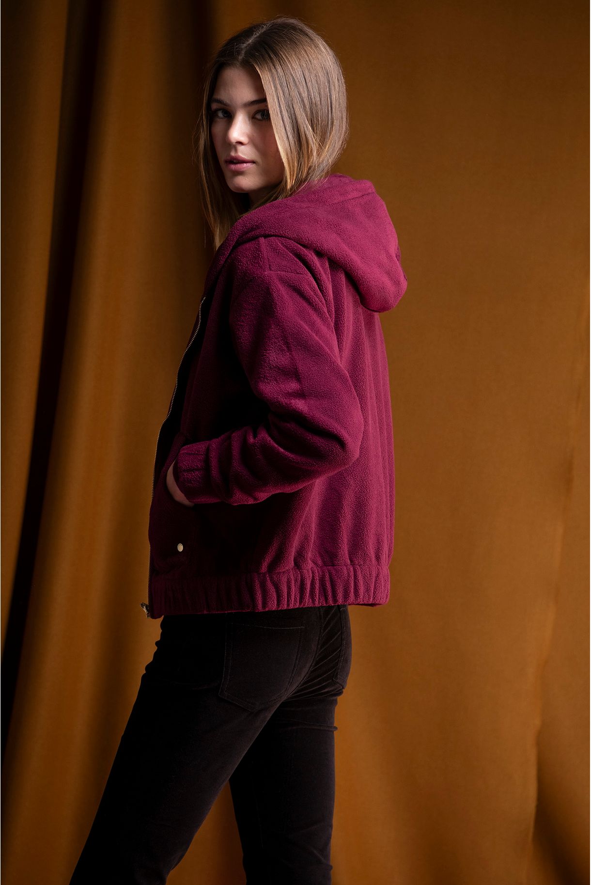 CASACO POLAR COM CAPUZ