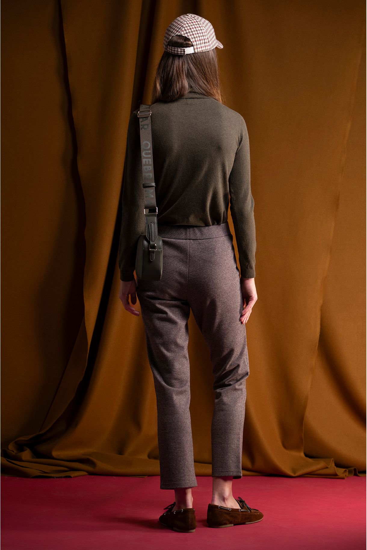 STRAIGHT CUT KNITTED PANTS