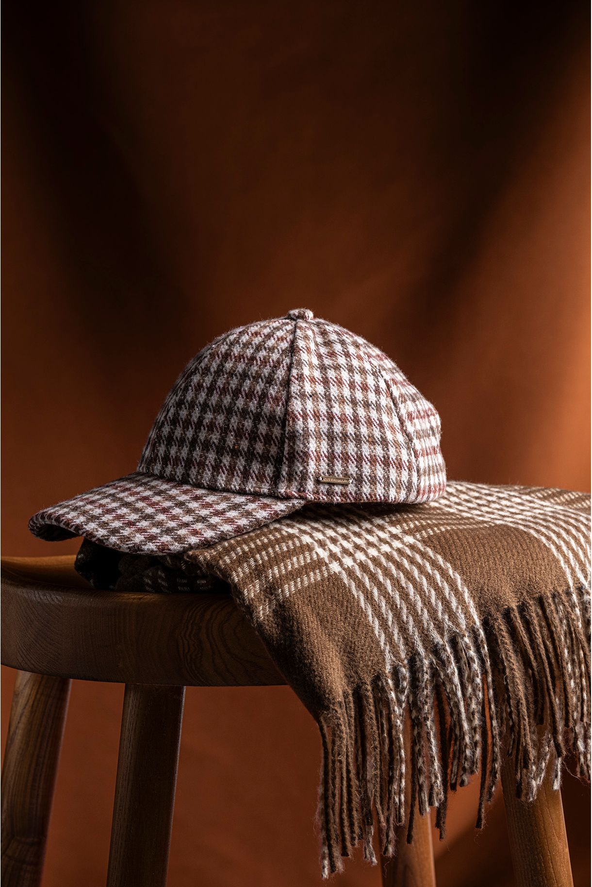 CAP SENHORA COM PADRÃO PIED-DE-POULE