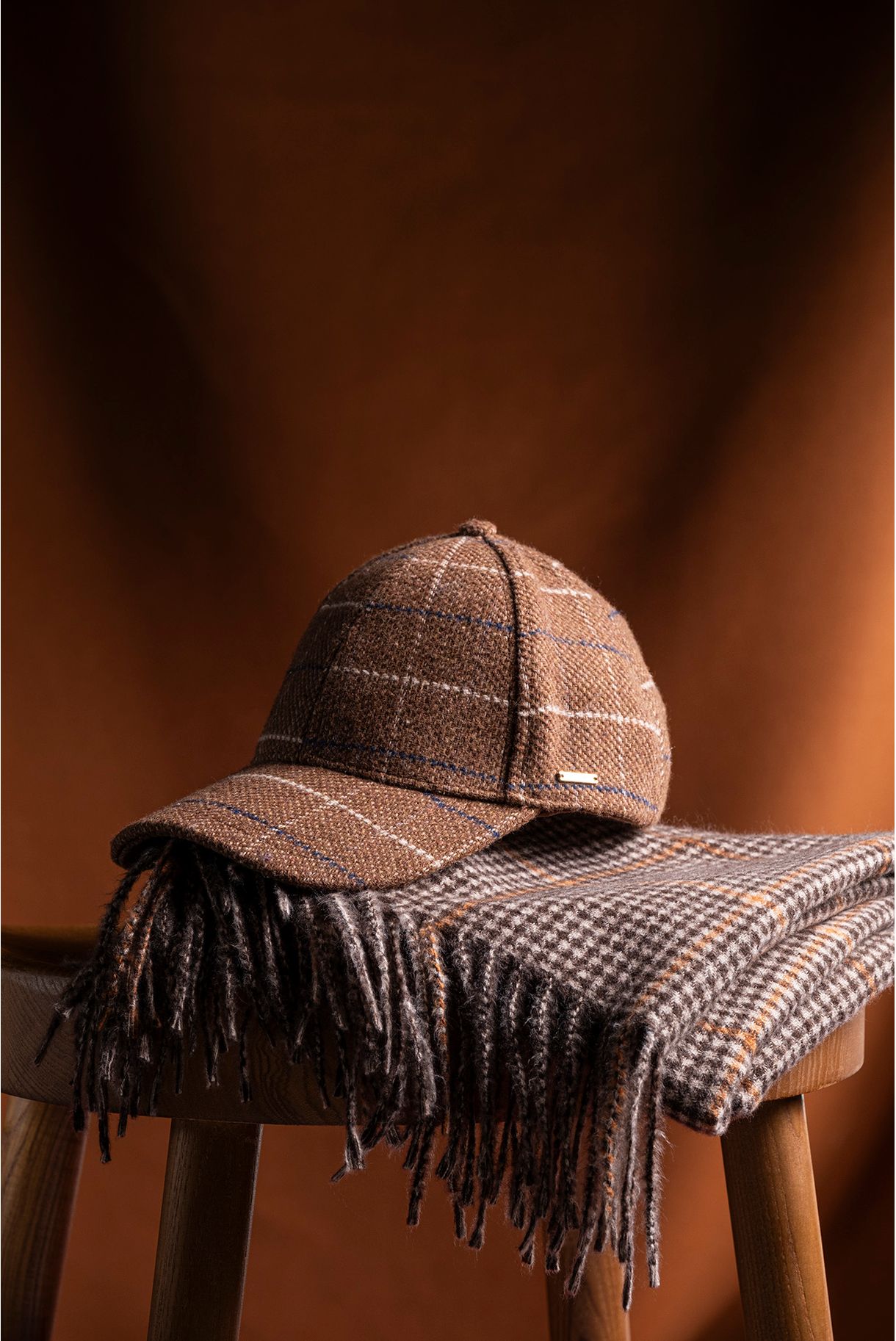 CAP DE SENHORA COM PADRÃO AOS QUADRADOS