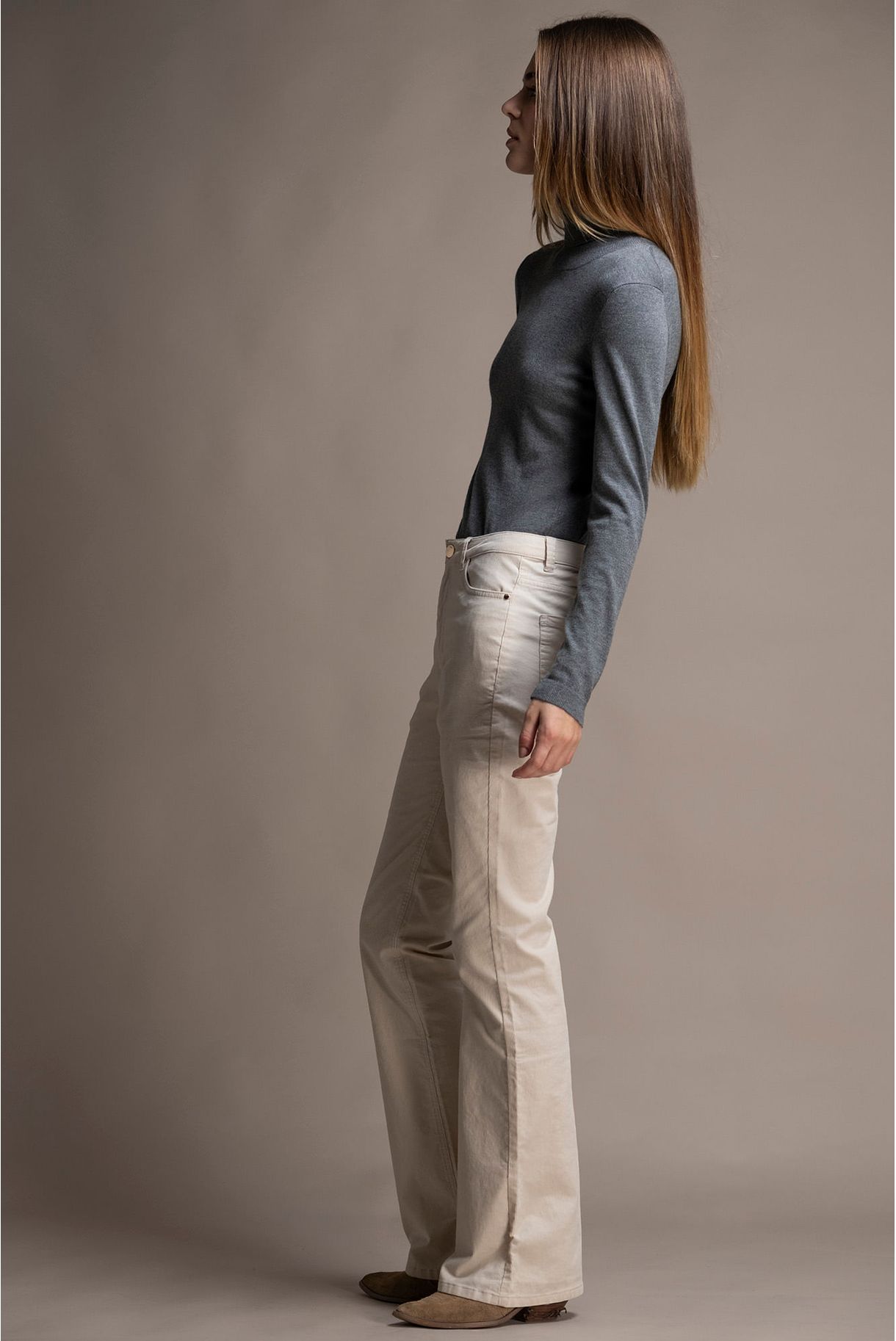 CALÇAS FLARE EM BOMBAZINE