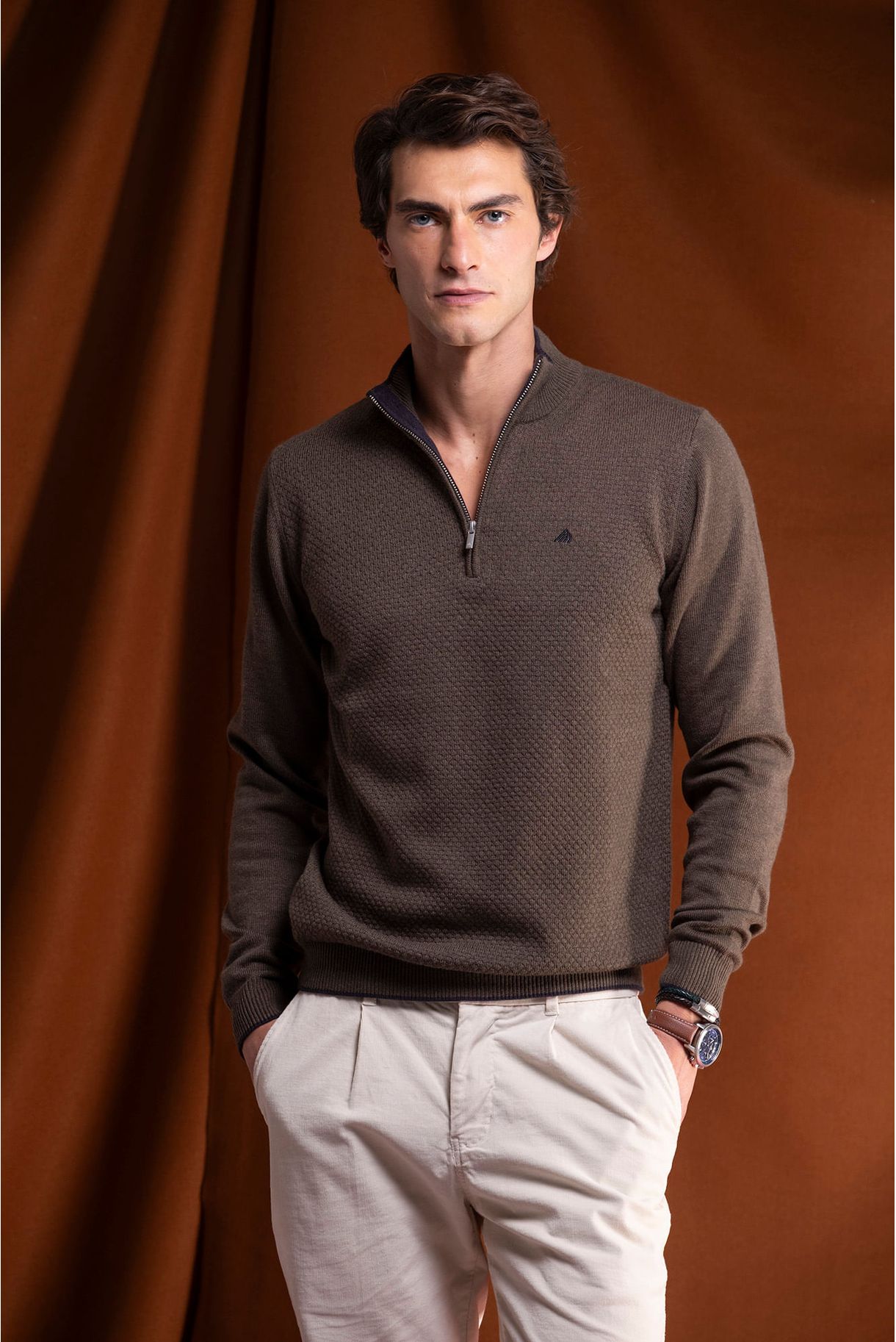 CAMISOLA ESTRUTURADA COM FECHO