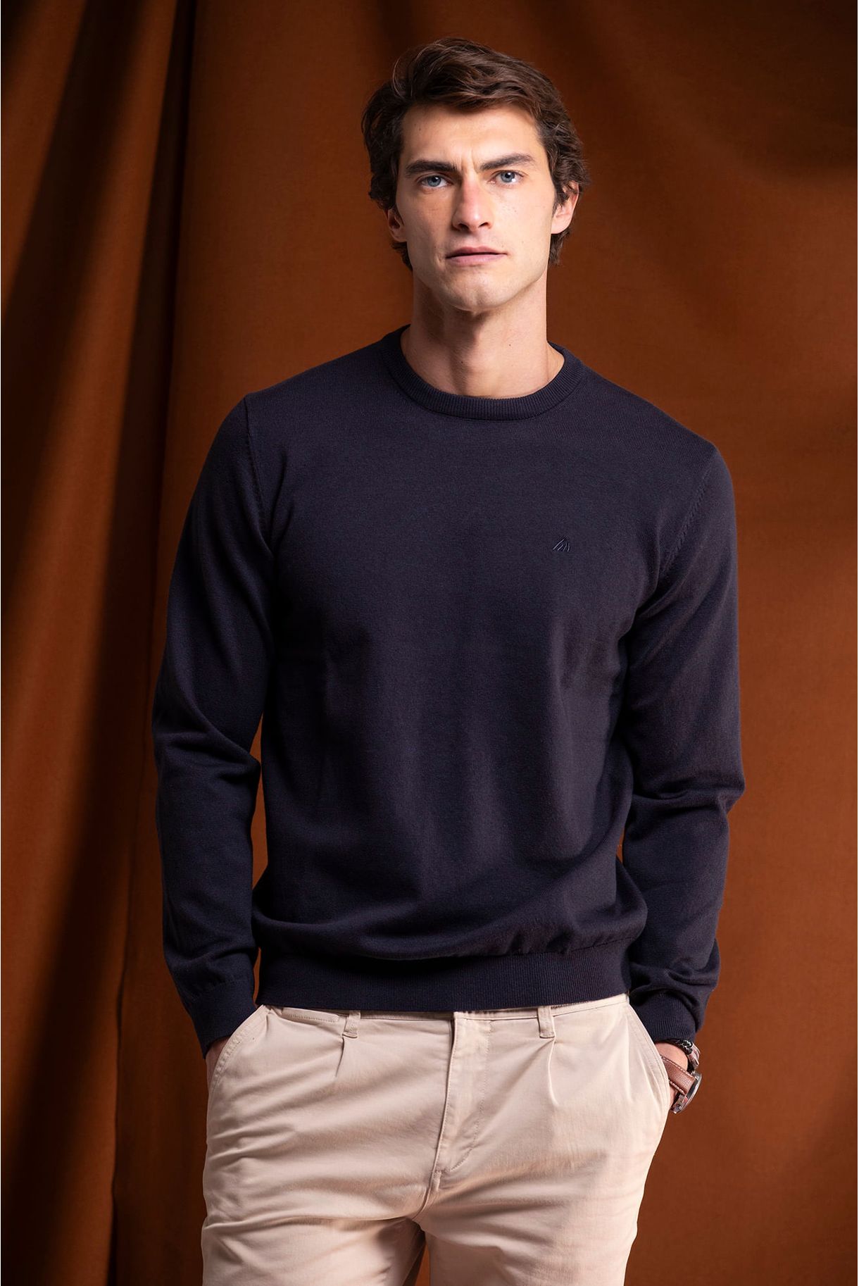 BASIC ROUND NECK SWEATER