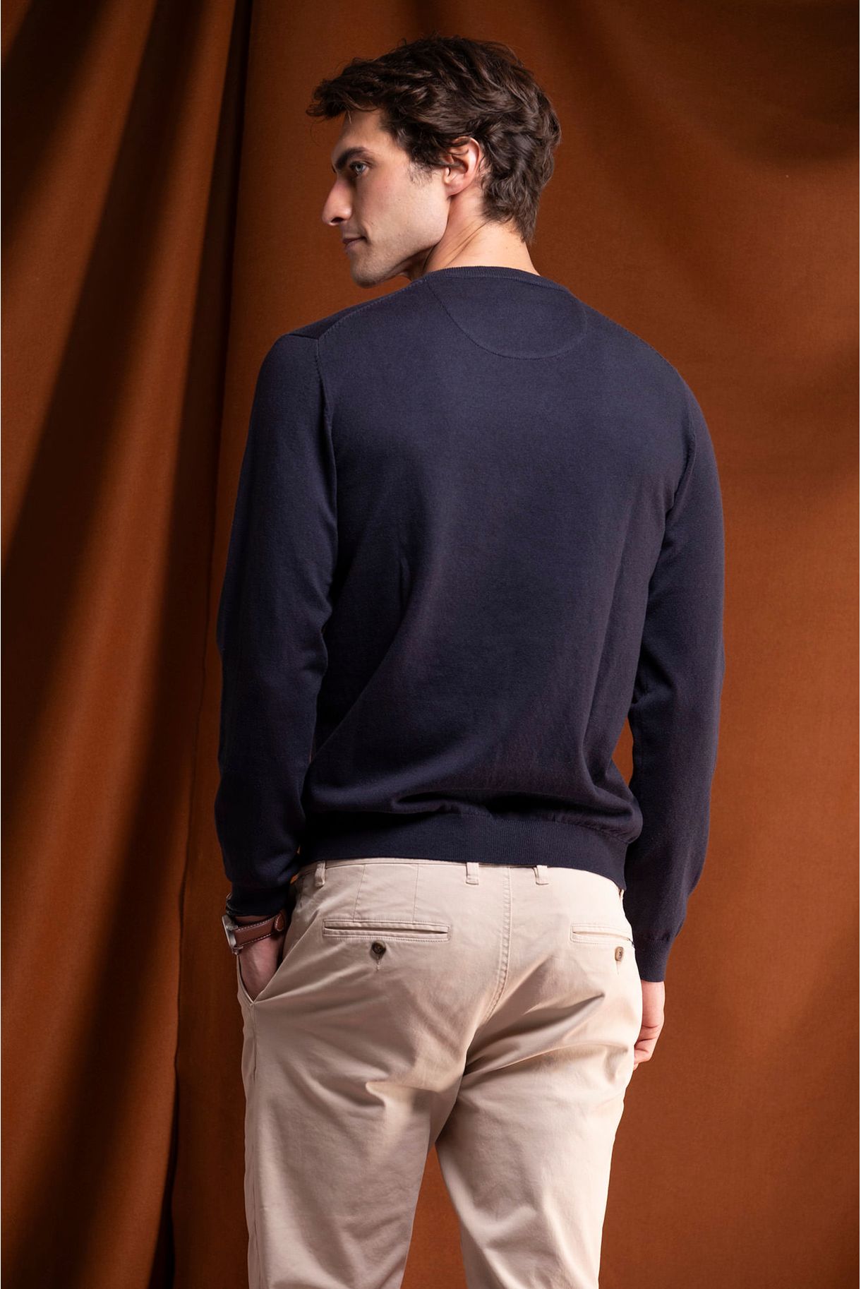 BASIC ROUND NECK SWEATER