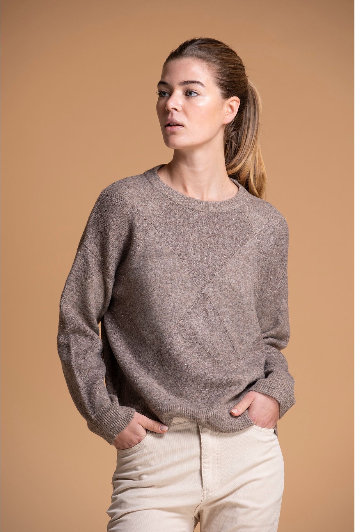 CAMISOLA  DE MALHA COM LANTEJOULAS