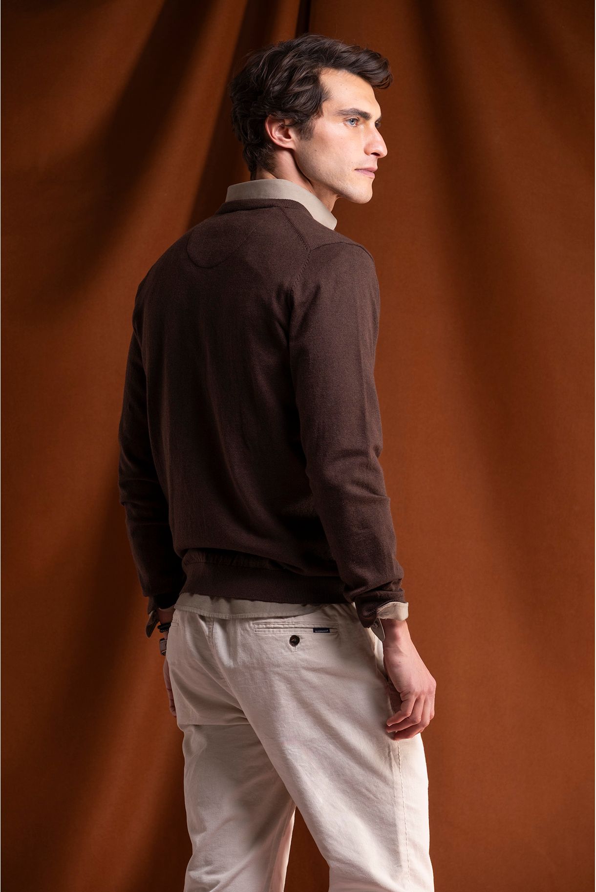 BASIC V-NECK KNIT SWEATER