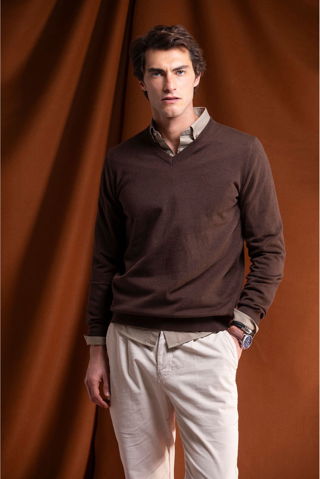 BASIC V-NECK KNIT SWEATER