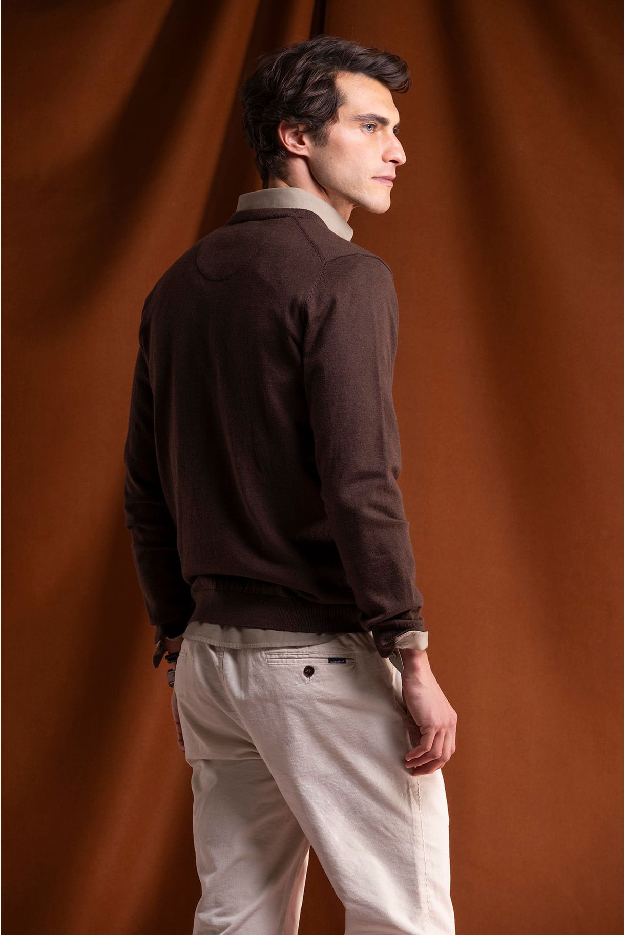 BASIC V-NECK KNIT SWEATER