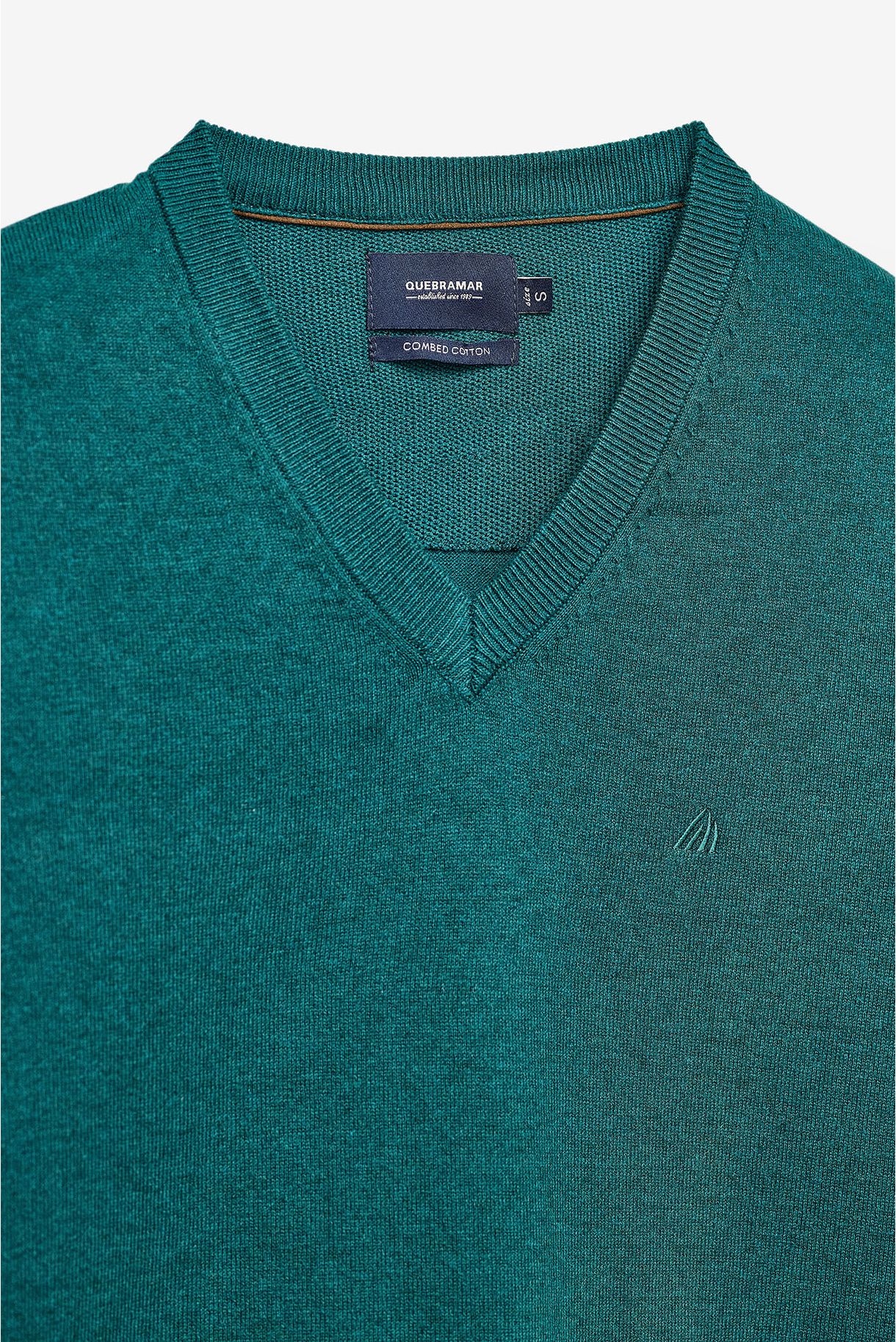 BASIC V-NECK KNIT SWEATER