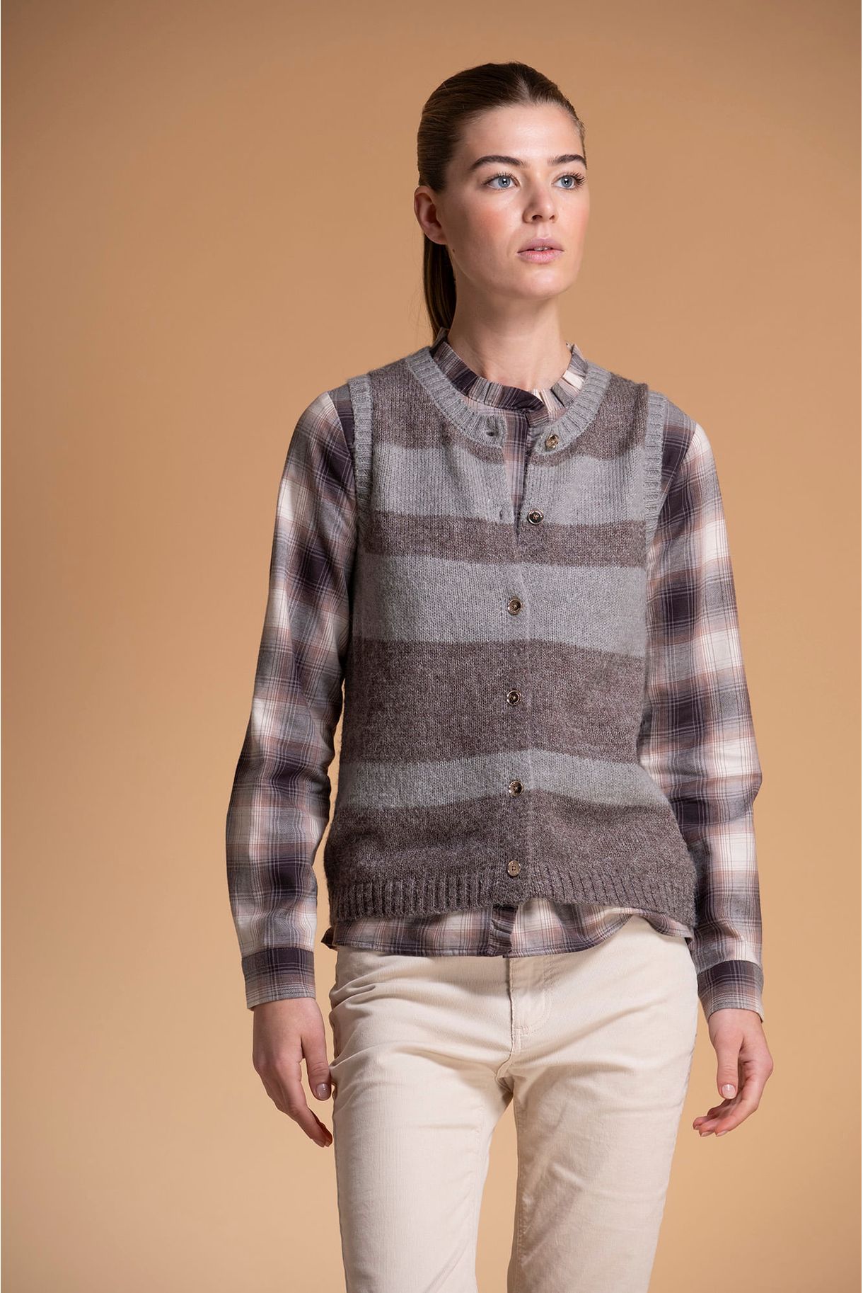 COLETE EM MALHA COM RISCAS