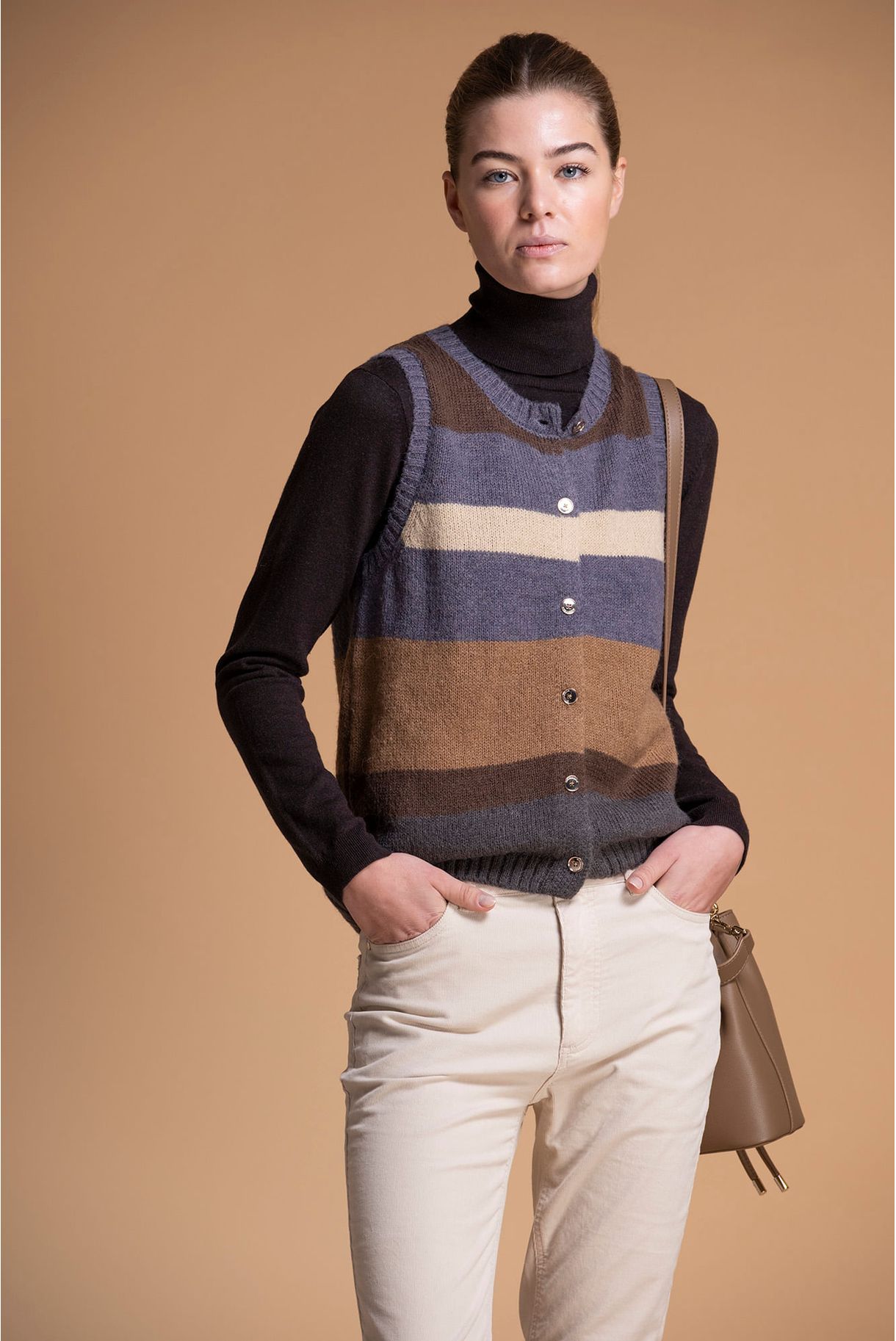 COLETE EM MALHA COM RISCAS