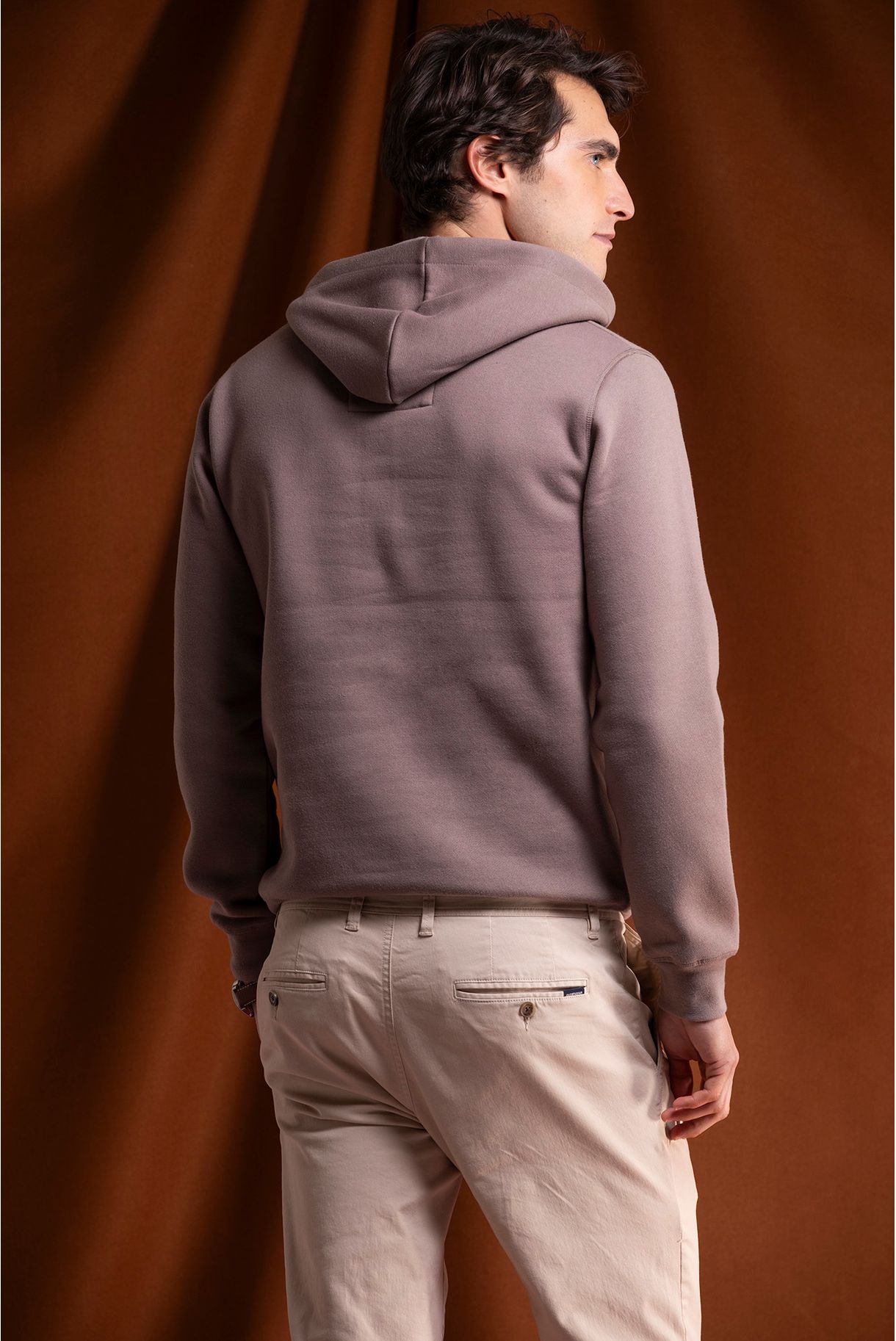 SWEATSHIRT COM CAPUZ E 1/2 FECHO