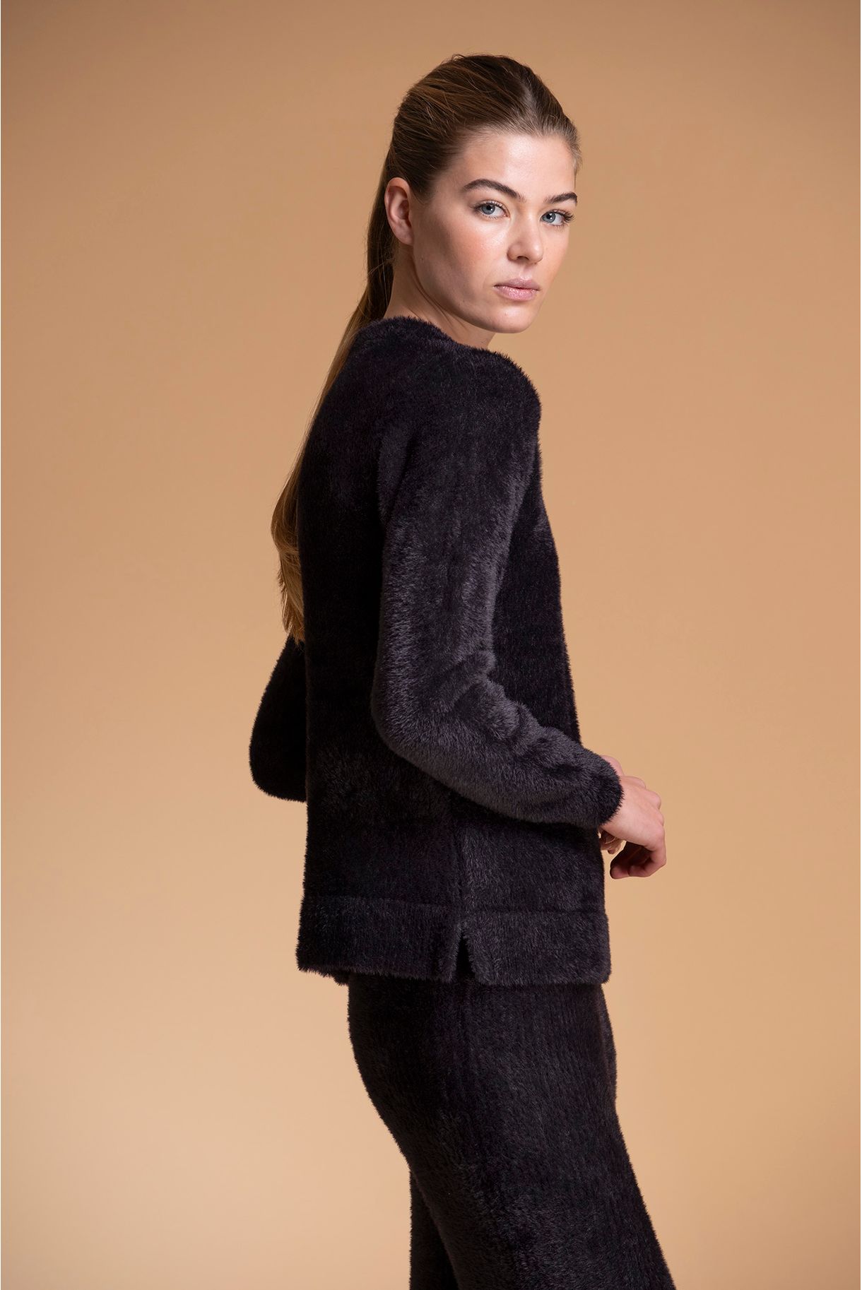PLUSH EFFECT SWEATER