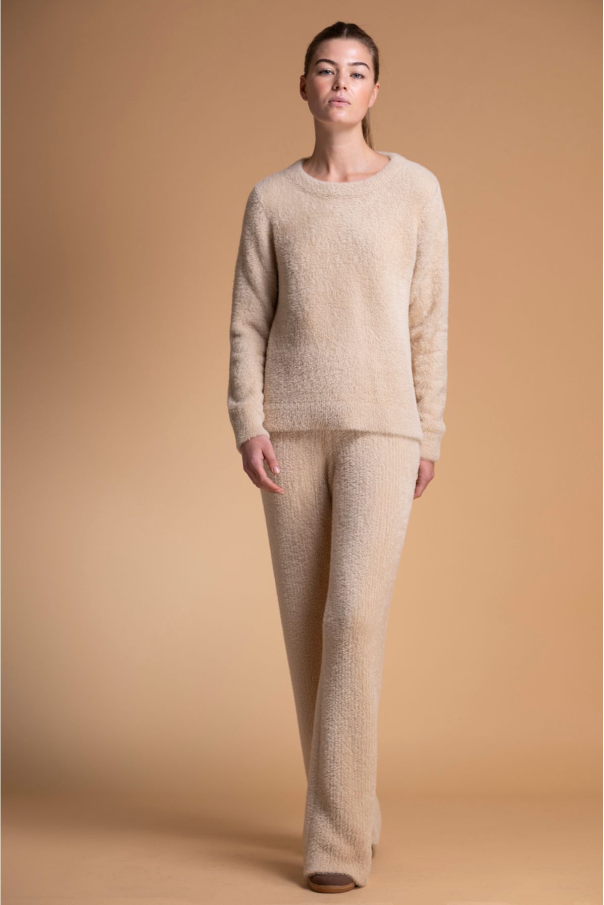 PLUSH EFFECT SWEATER