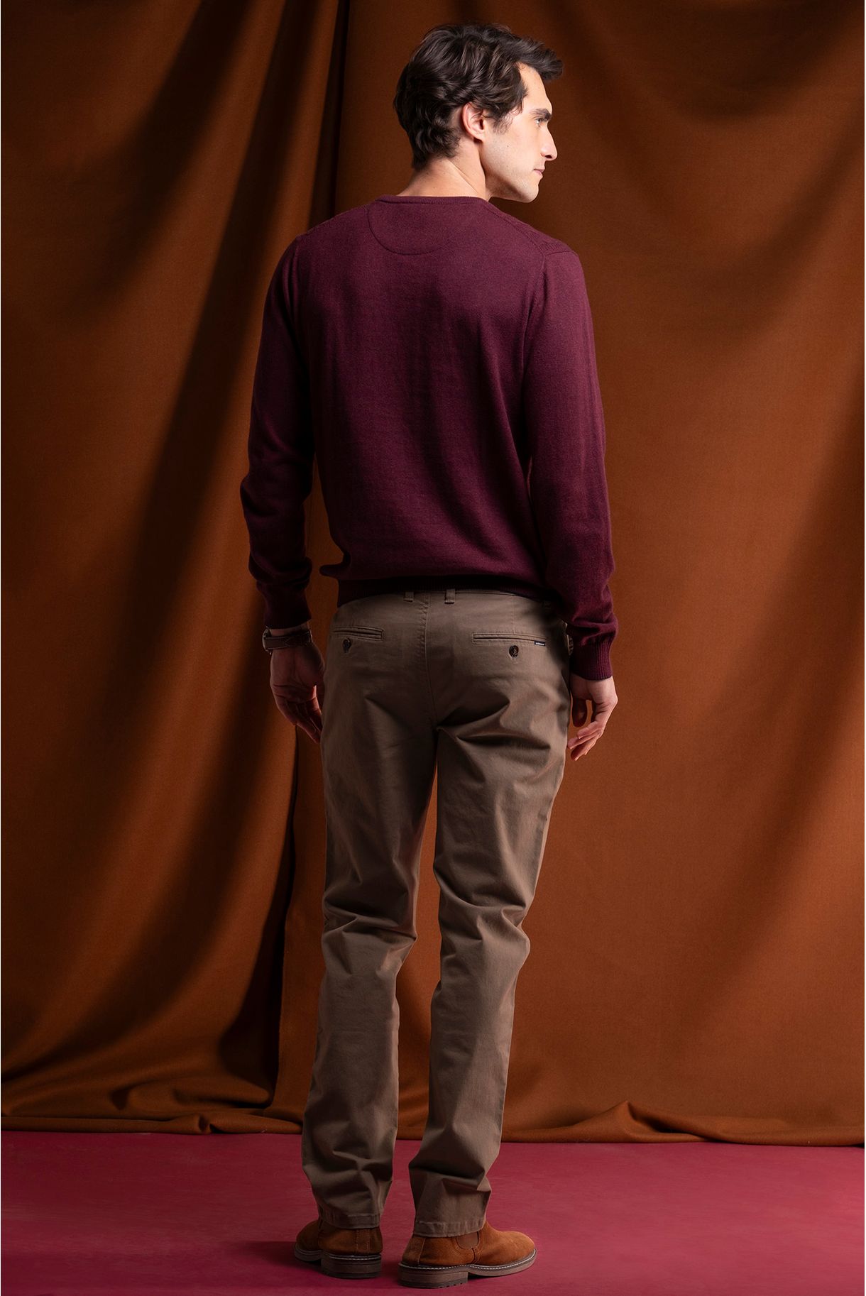 CALÇAS CHINO EM SARJA REGULAR FIT