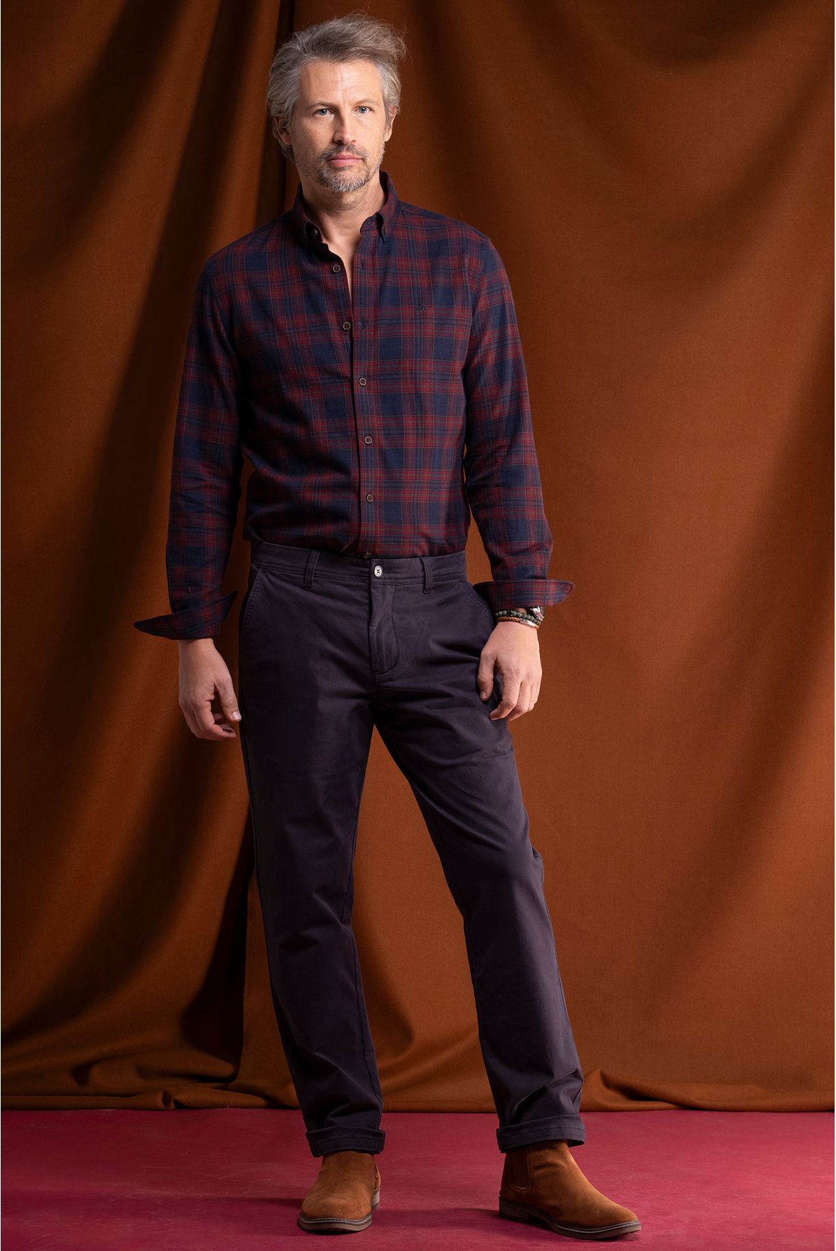 CALÇAS CHINO EM SARJA REGULAR FIT