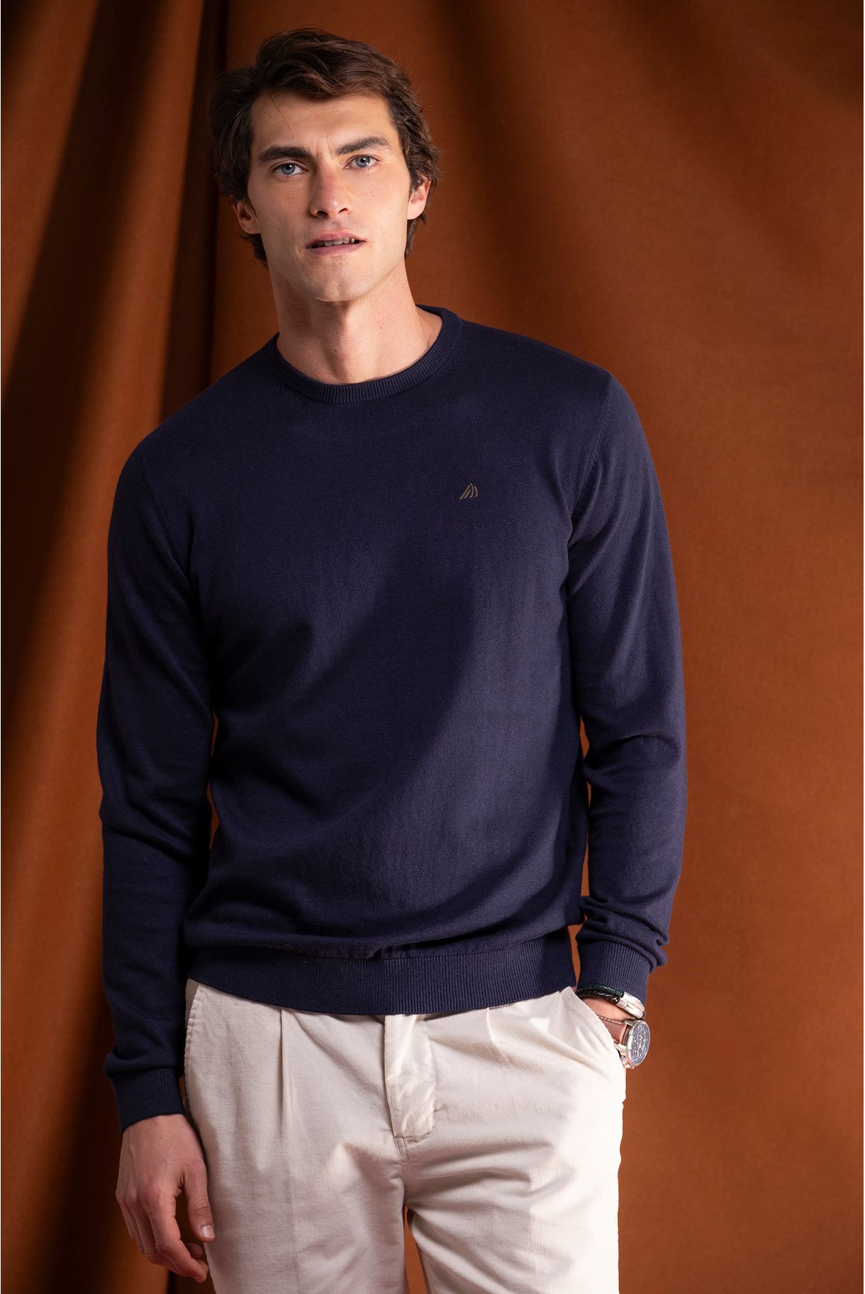 ROUND NECK KNITTED SWEATER