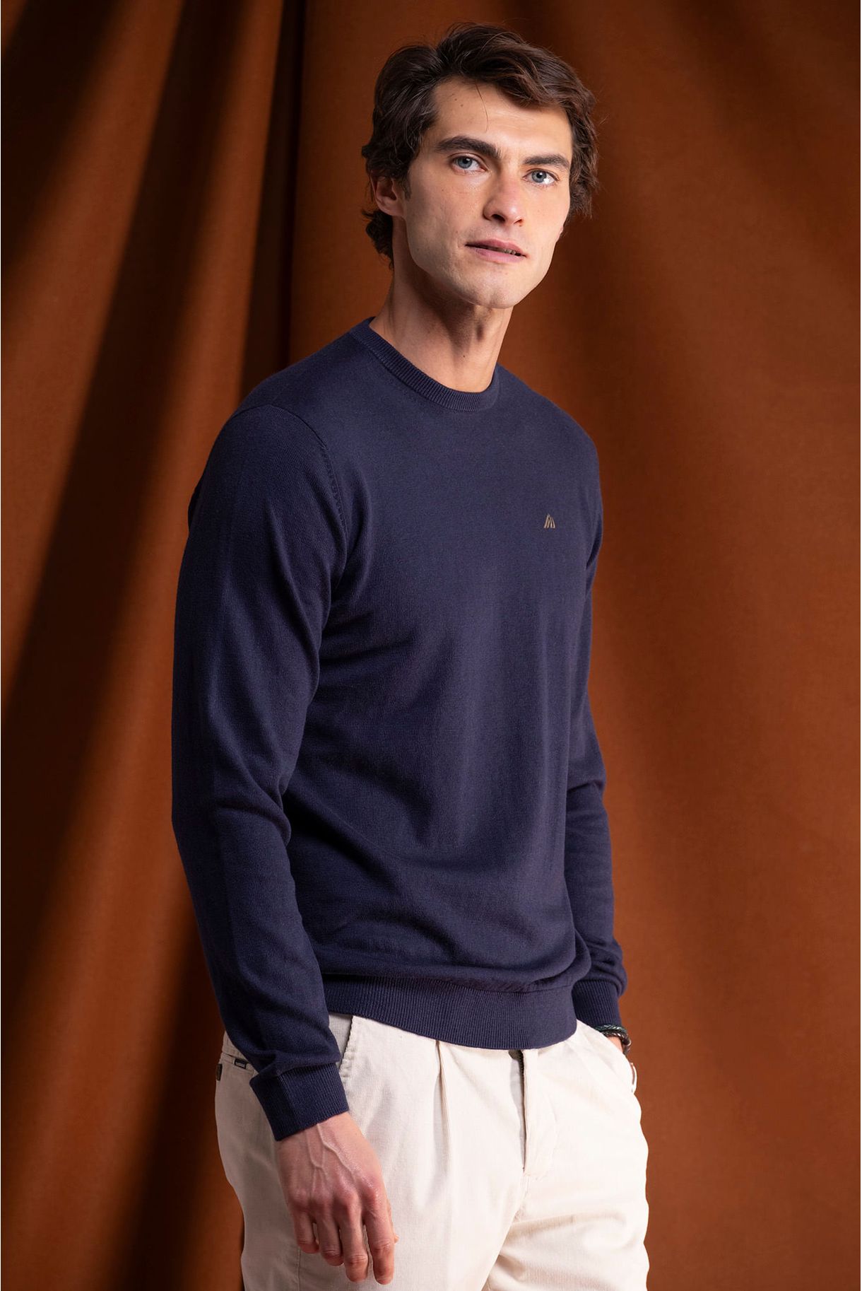 ROUND NECK KNITTED SWEATER