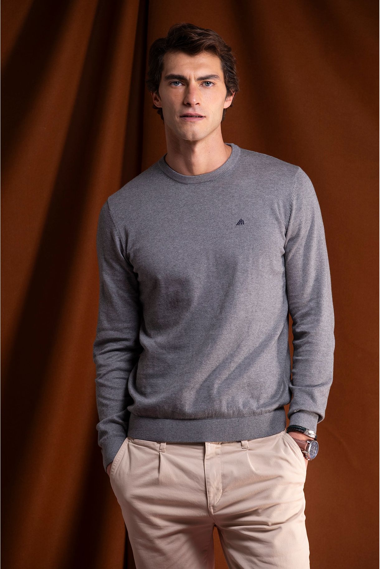 ROUND NECK KNITTED SWEATER