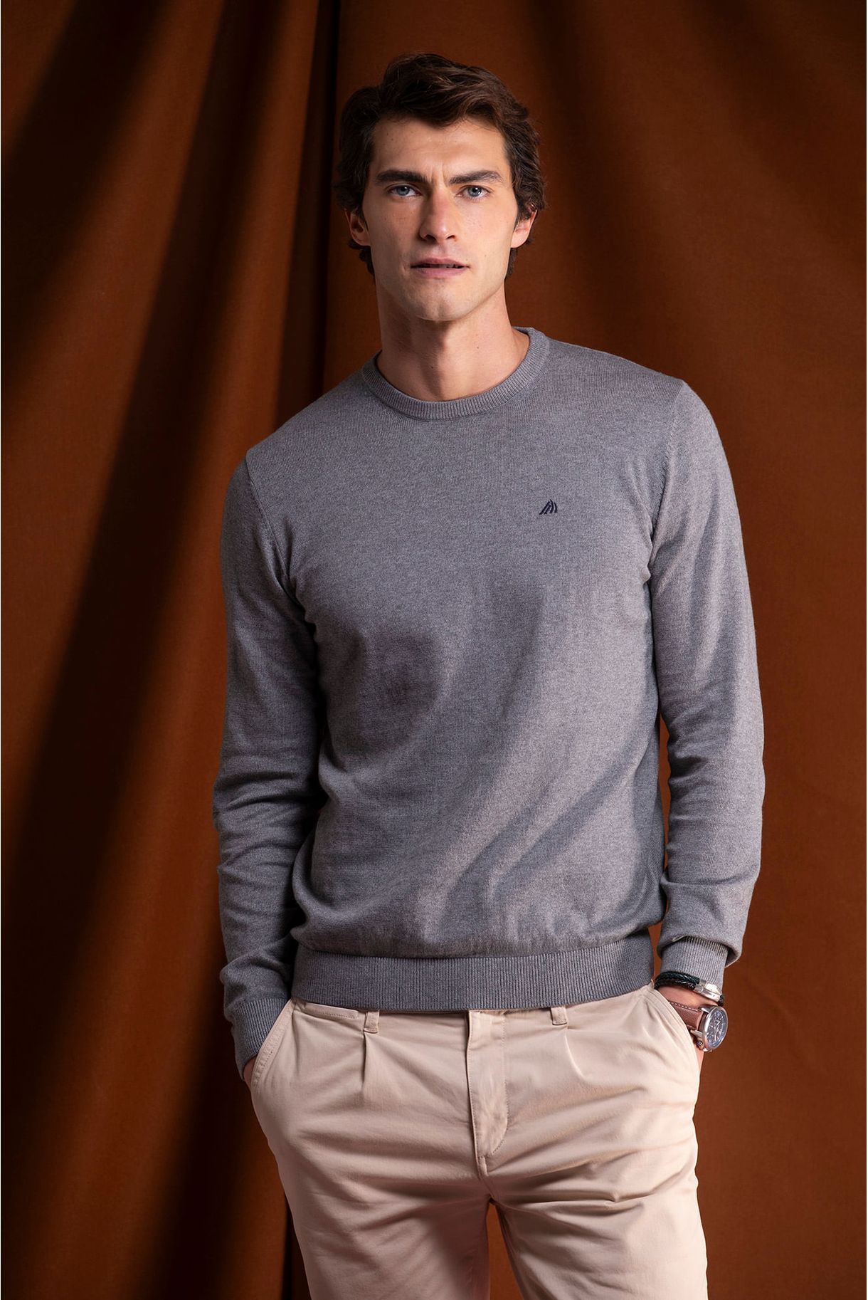 ROUND NECK KNITTED SWEATER