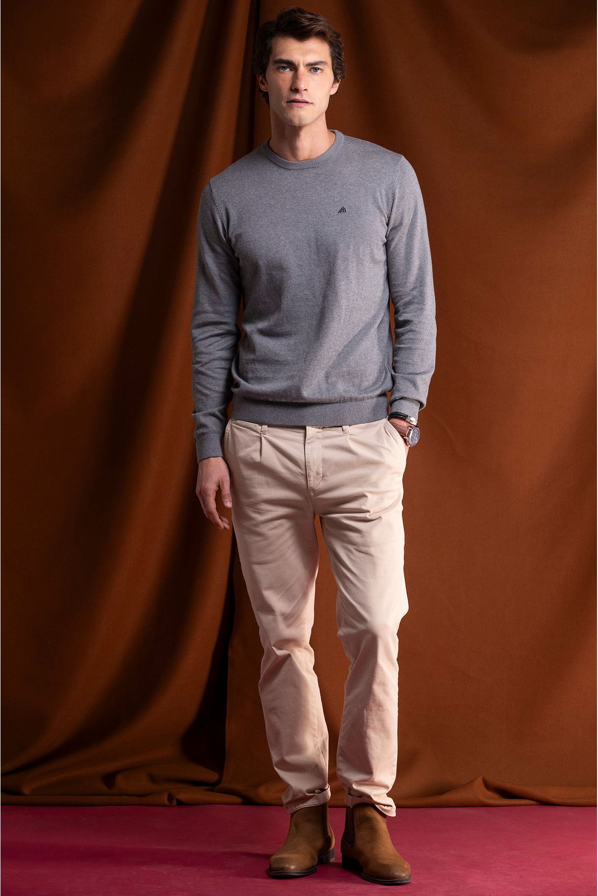 ROUND NECK KNITTED SWEATER