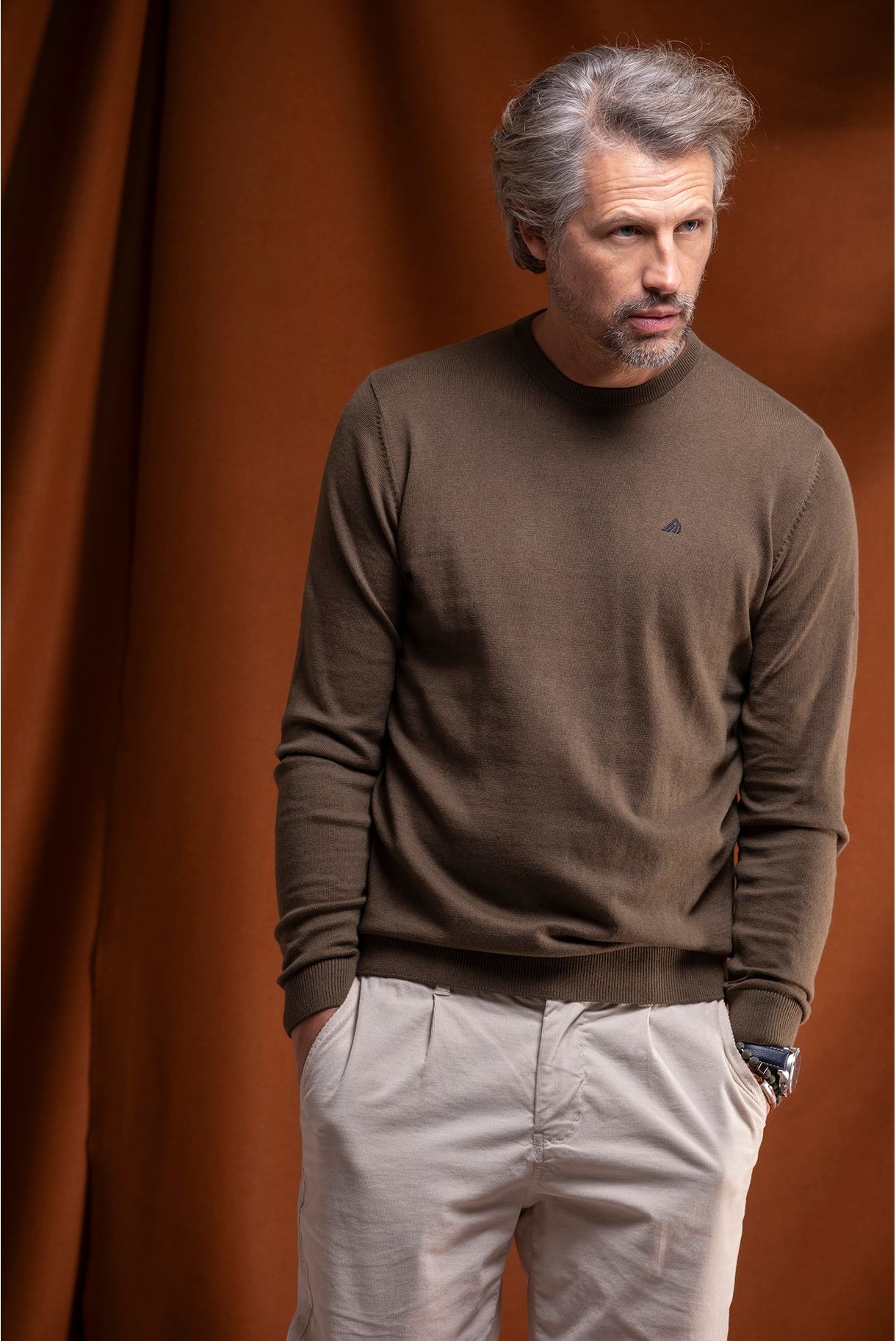 ROUND NECK KNITTED SWEATER