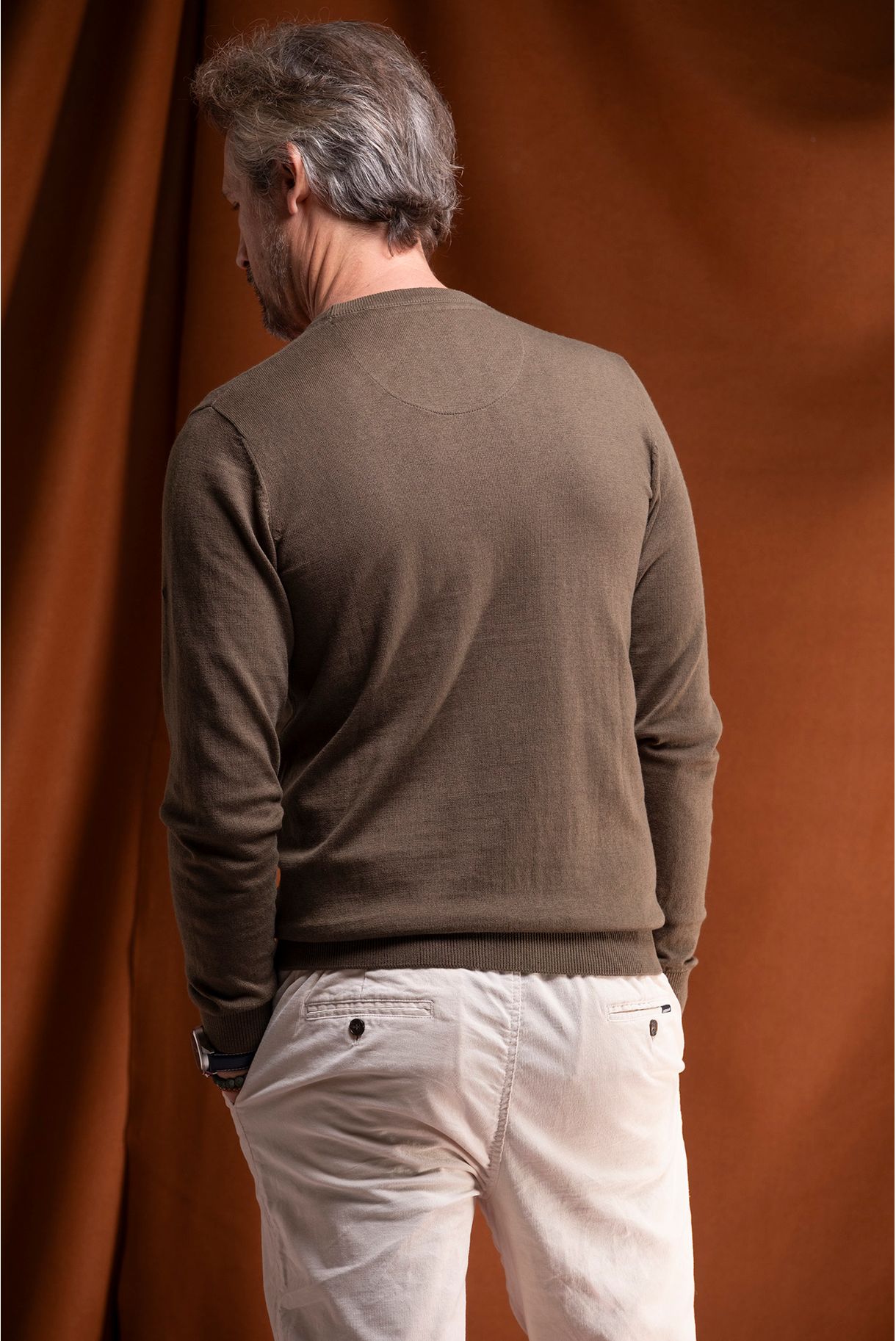 ROUND NECK KNITTED SWEATER