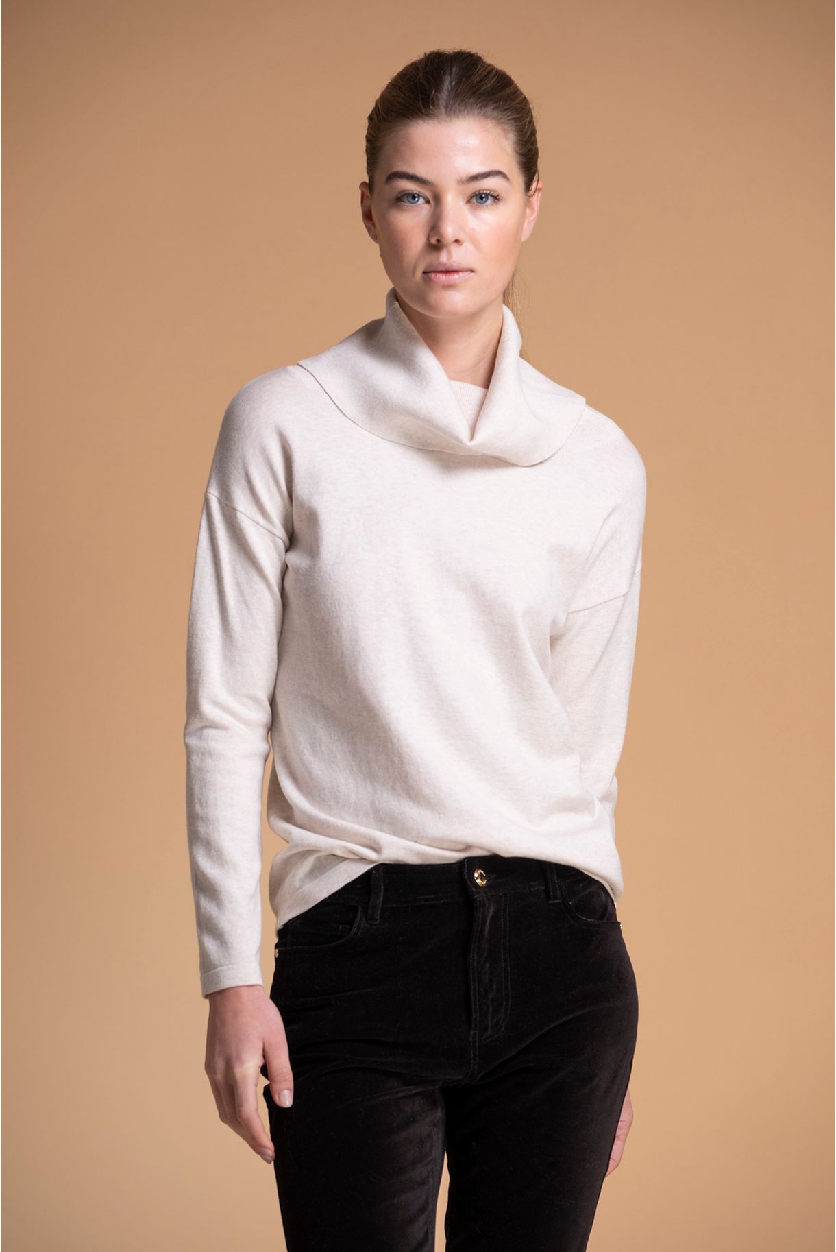 CAMISOLA BÁSICA GOLA ALTA LOOSE FIT