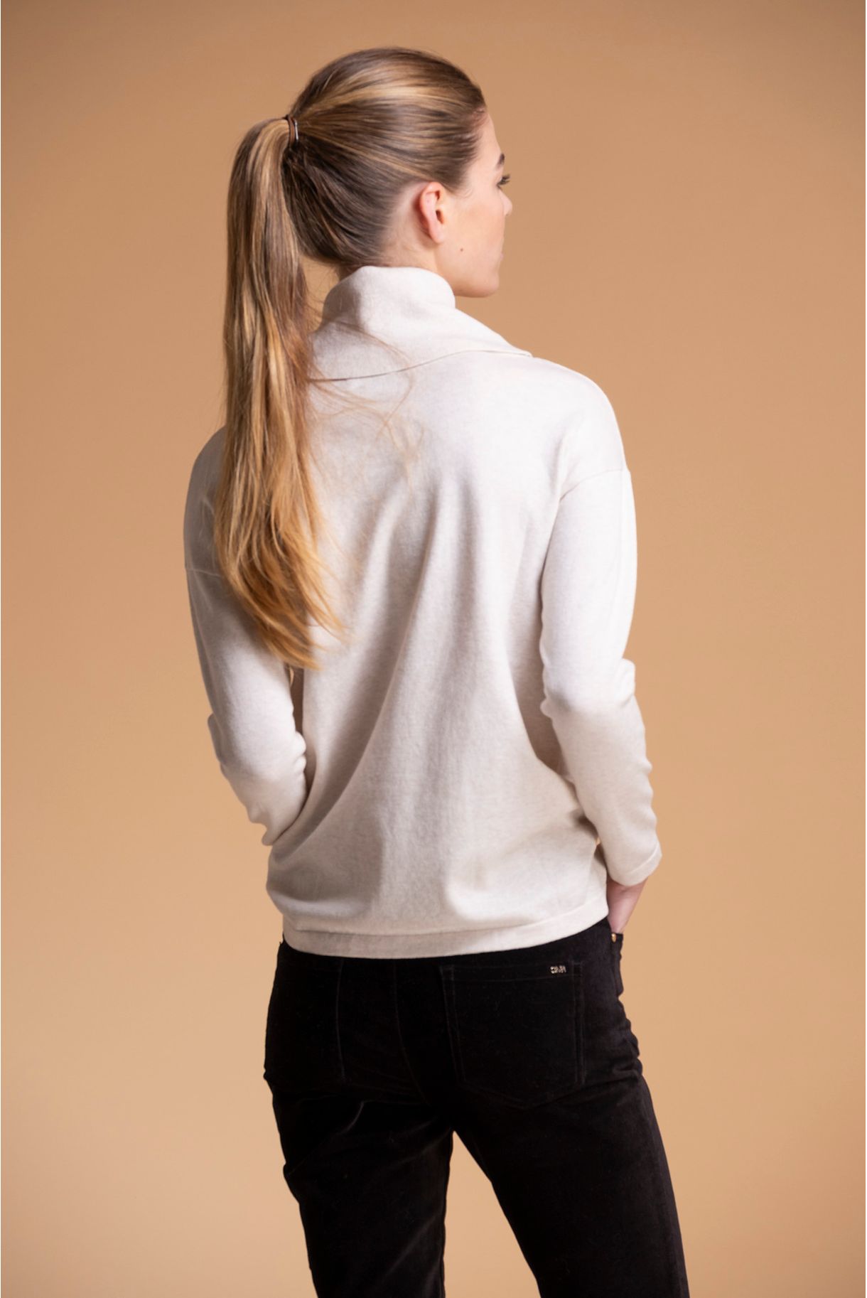 CAMISOLA BÁSICA GOLA ALTA LOOSE FIT