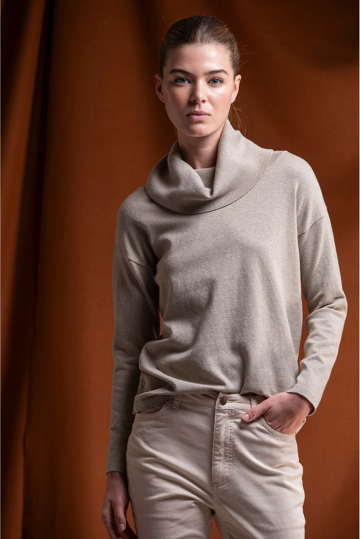 CAMISOLA BÁSICA GOLA ALTA LOOSE FIT