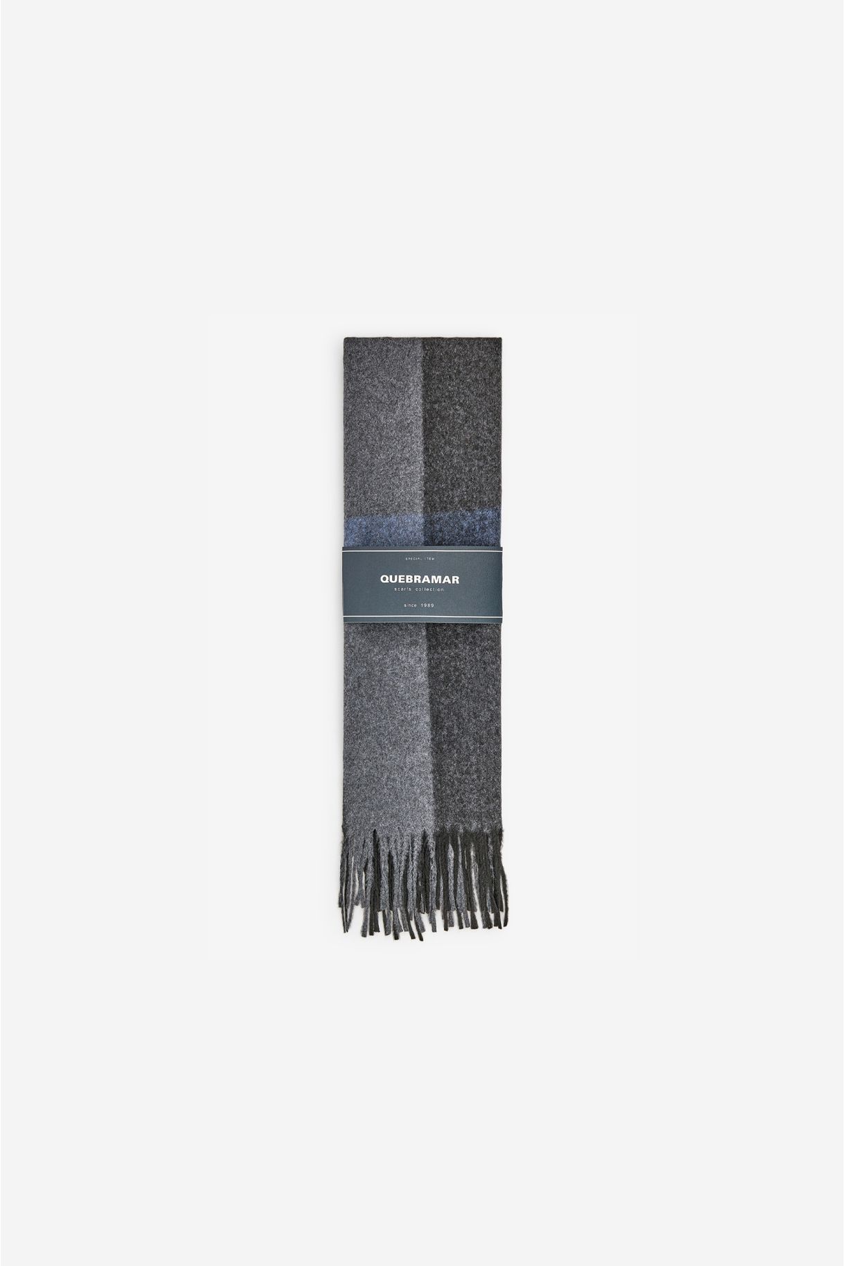 SCARF IN GRAY TONES